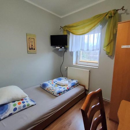 Bed and Breakfast Stajnia Pod Debem Starachowice Esterno foto