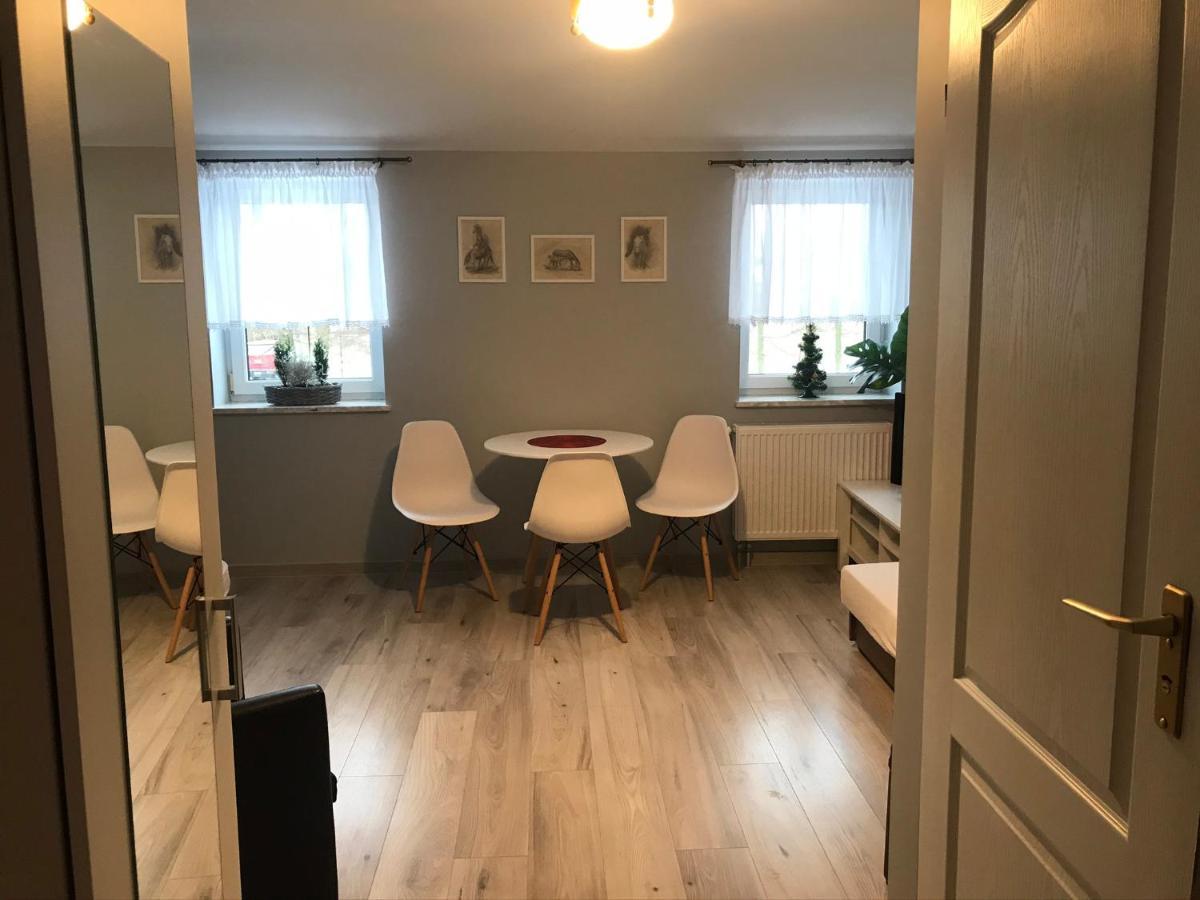 Bed and Breakfast Stajnia Pod Debem Starachowice Esterno foto