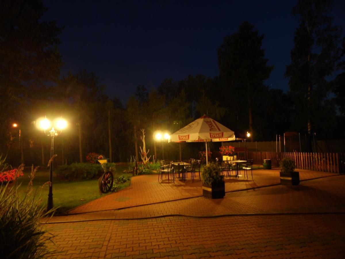 Bed and Breakfast Stajnia Pod Debem Starachowice Esterno foto