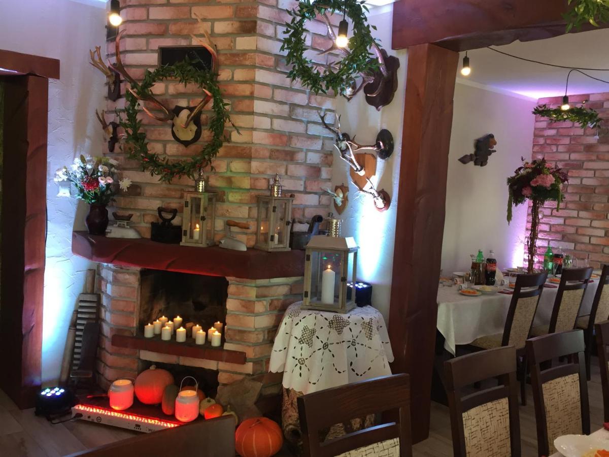 Bed and Breakfast Stajnia Pod Debem Starachowice Esterno foto