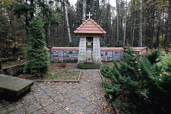 Bed and Breakfast Stajnia Pod Debem Starachowice Esterno foto
