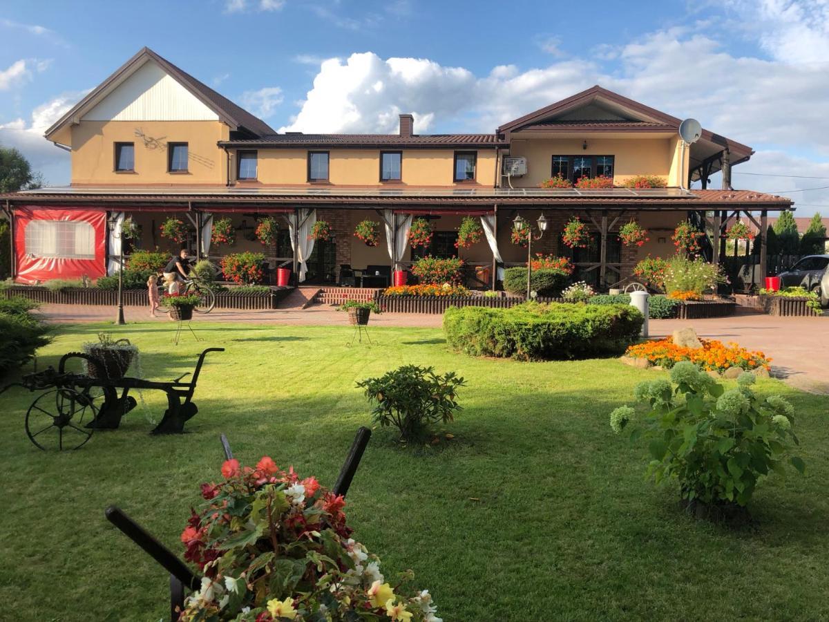 Bed and Breakfast Stajnia Pod Debem Starachowice Esterno foto