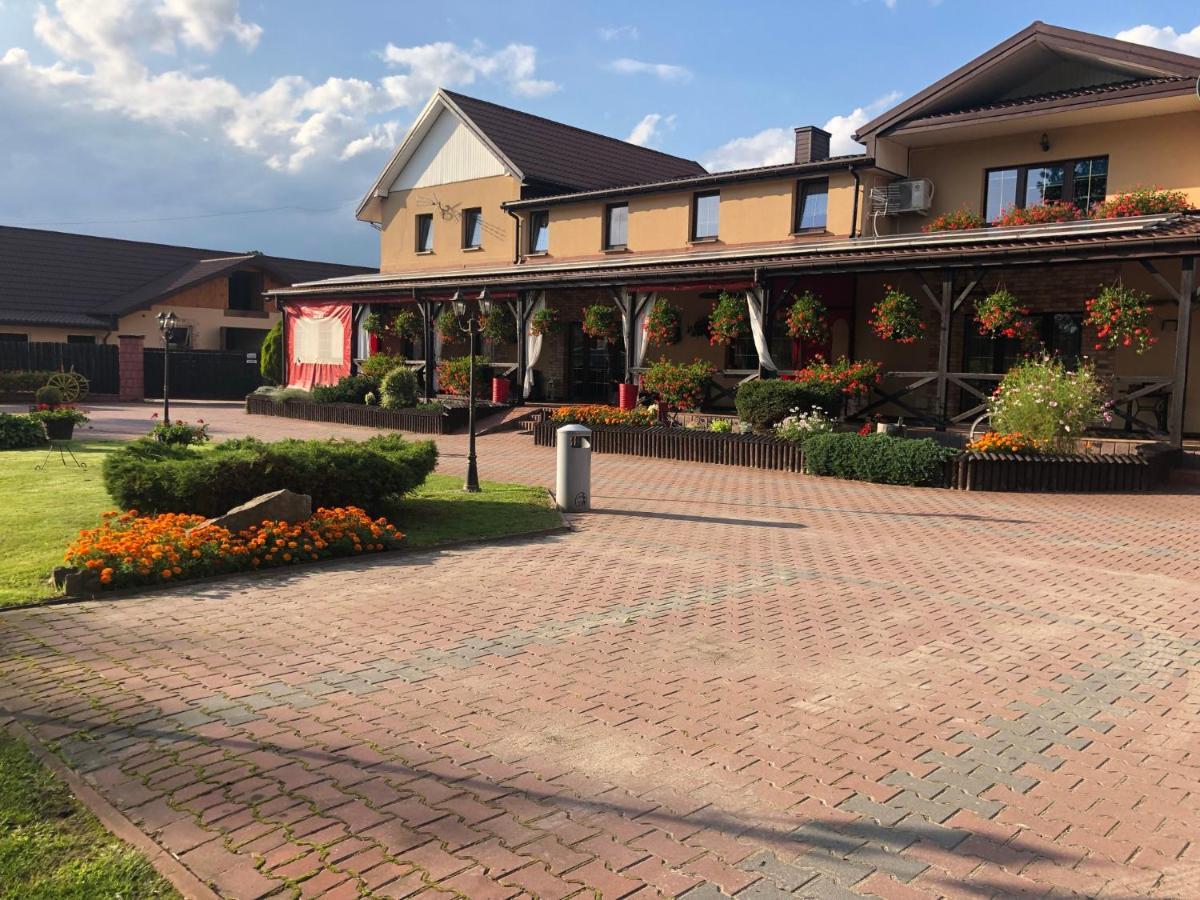 Bed and Breakfast Stajnia Pod Debem Starachowice Esterno foto