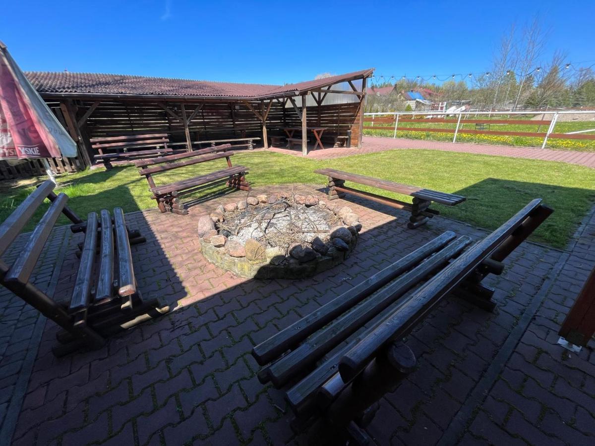Bed and Breakfast Stajnia Pod Debem Starachowice Esterno foto