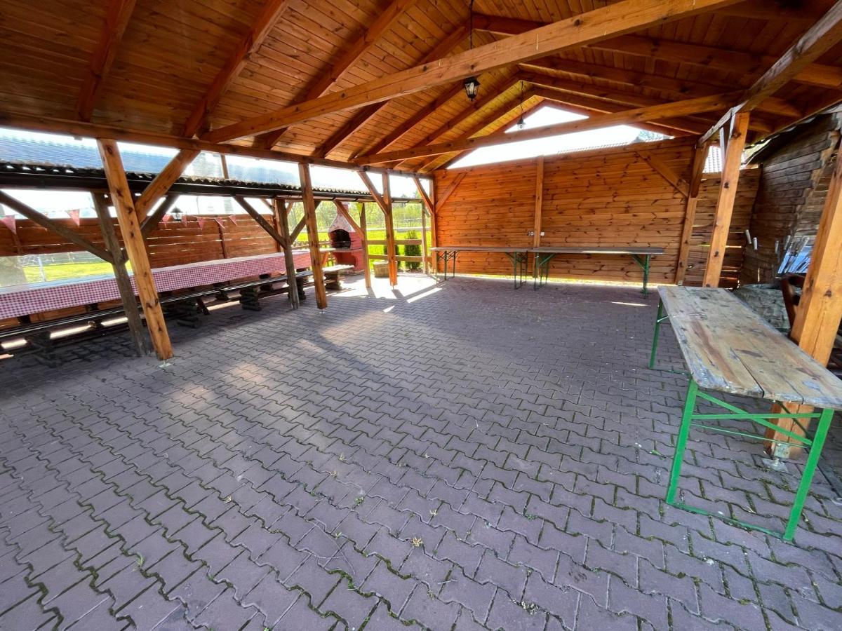 Bed and Breakfast Stajnia Pod Debem Starachowice Esterno foto