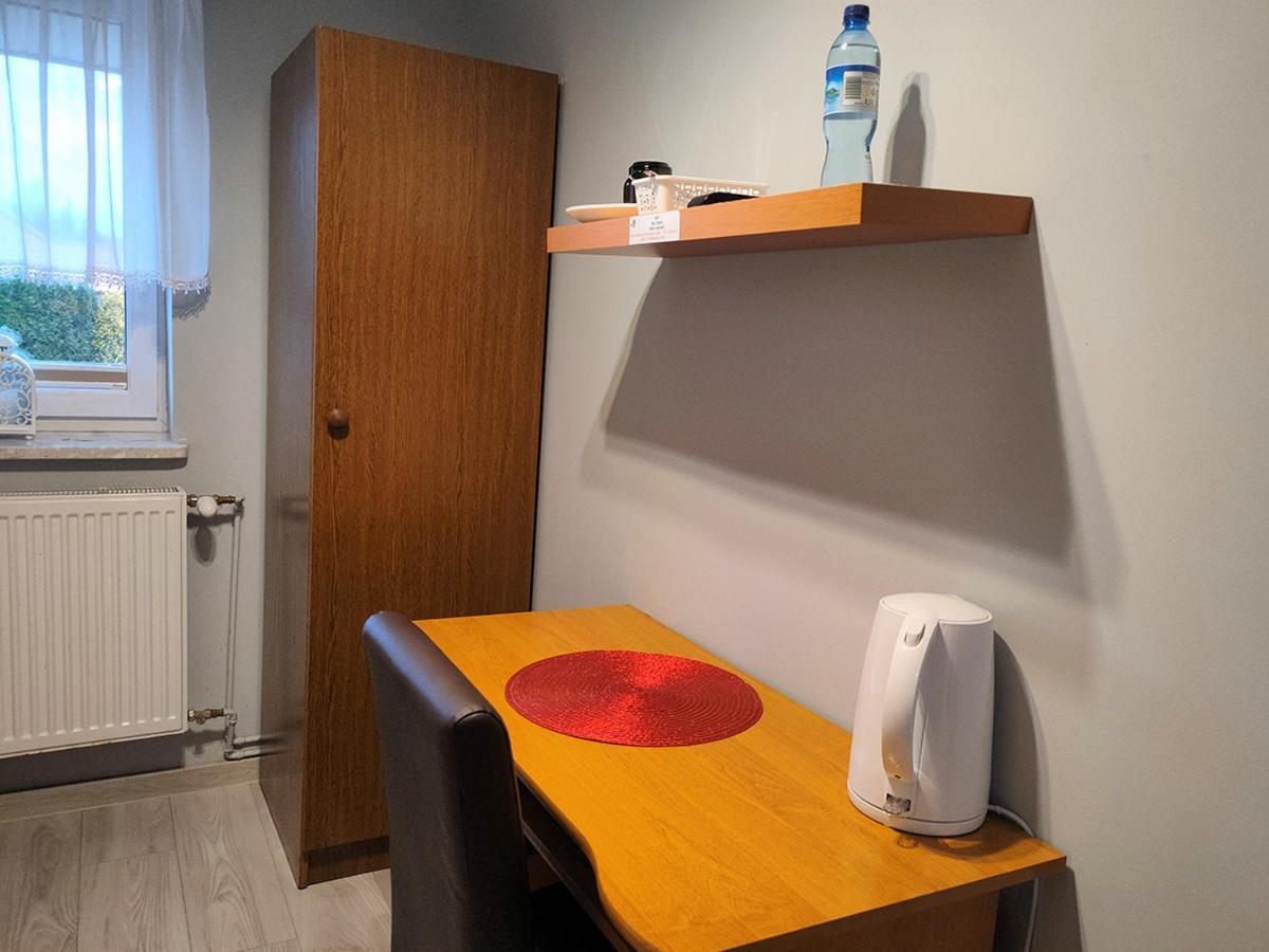 Bed and Breakfast Stajnia Pod Debem Starachowice Esterno foto
