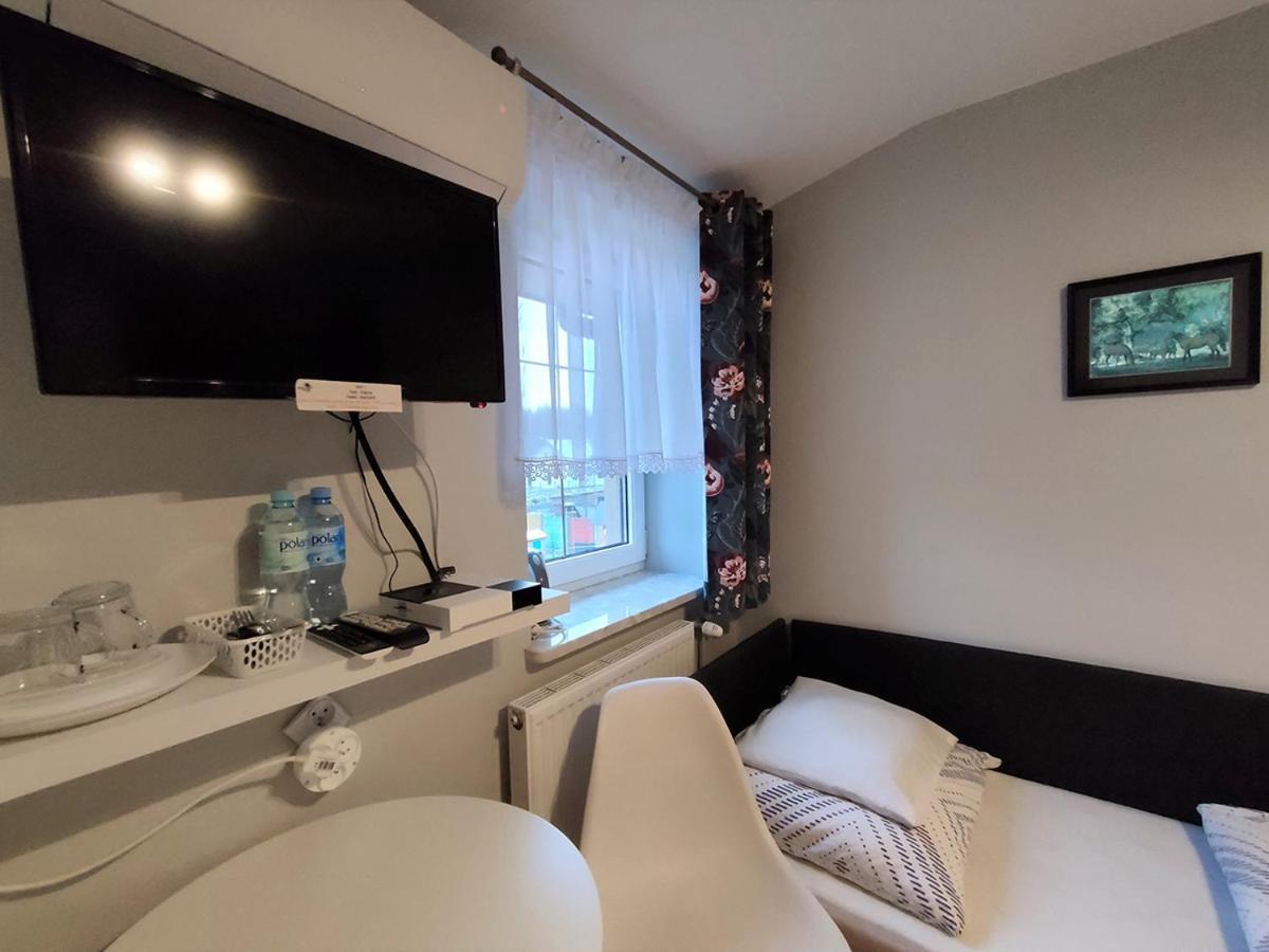 Bed and Breakfast Stajnia Pod Debem Starachowice Esterno foto