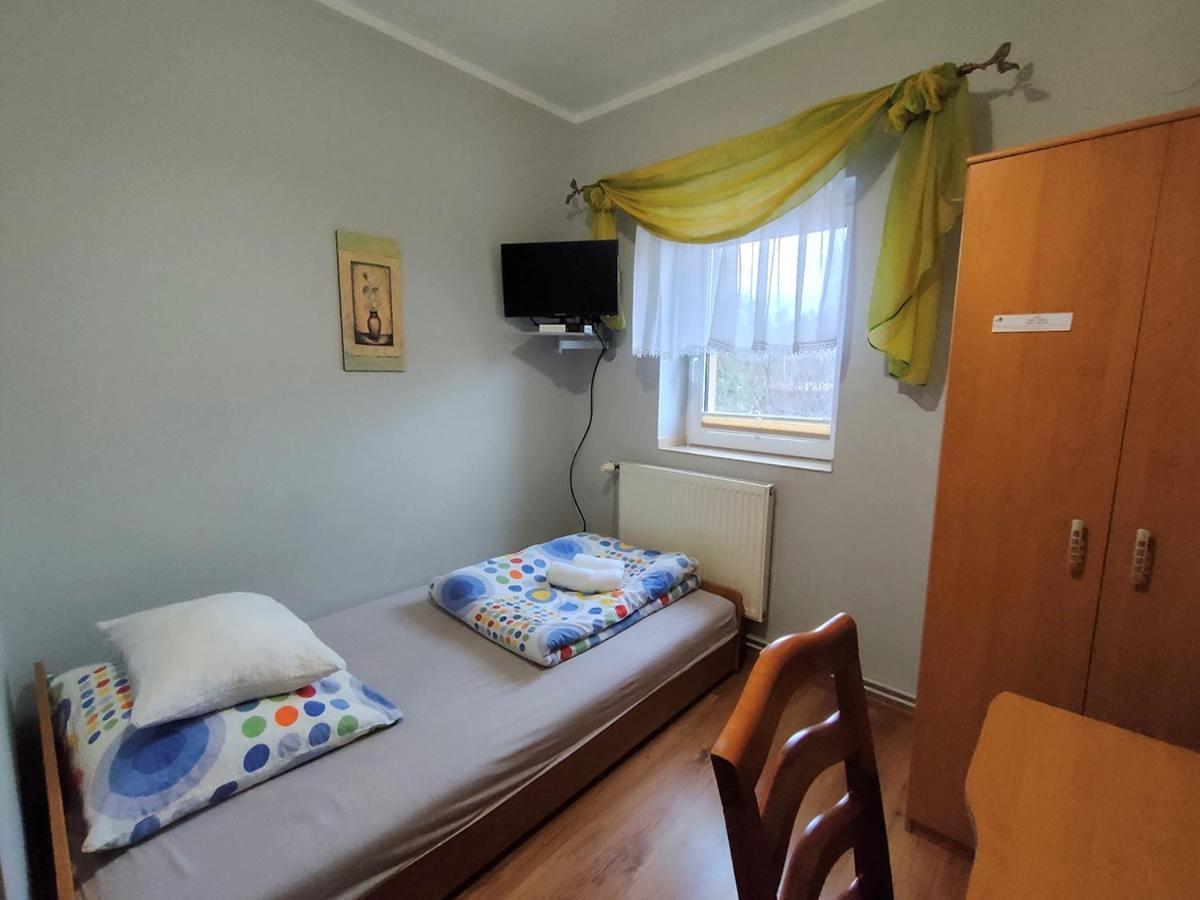 Bed and Breakfast Stajnia Pod Debem Starachowice Esterno foto