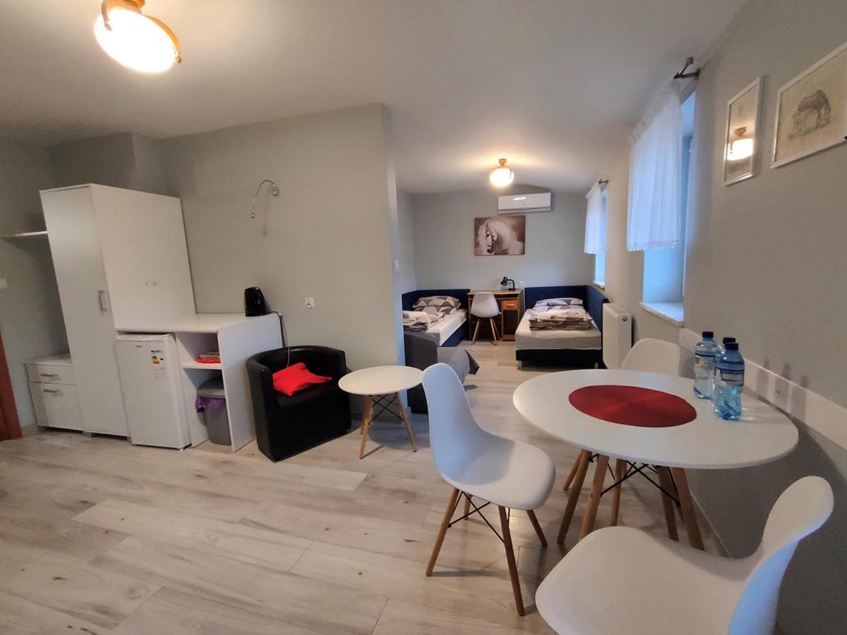 Bed and Breakfast Stajnia Pod Debem Starachowice Esterno foto
