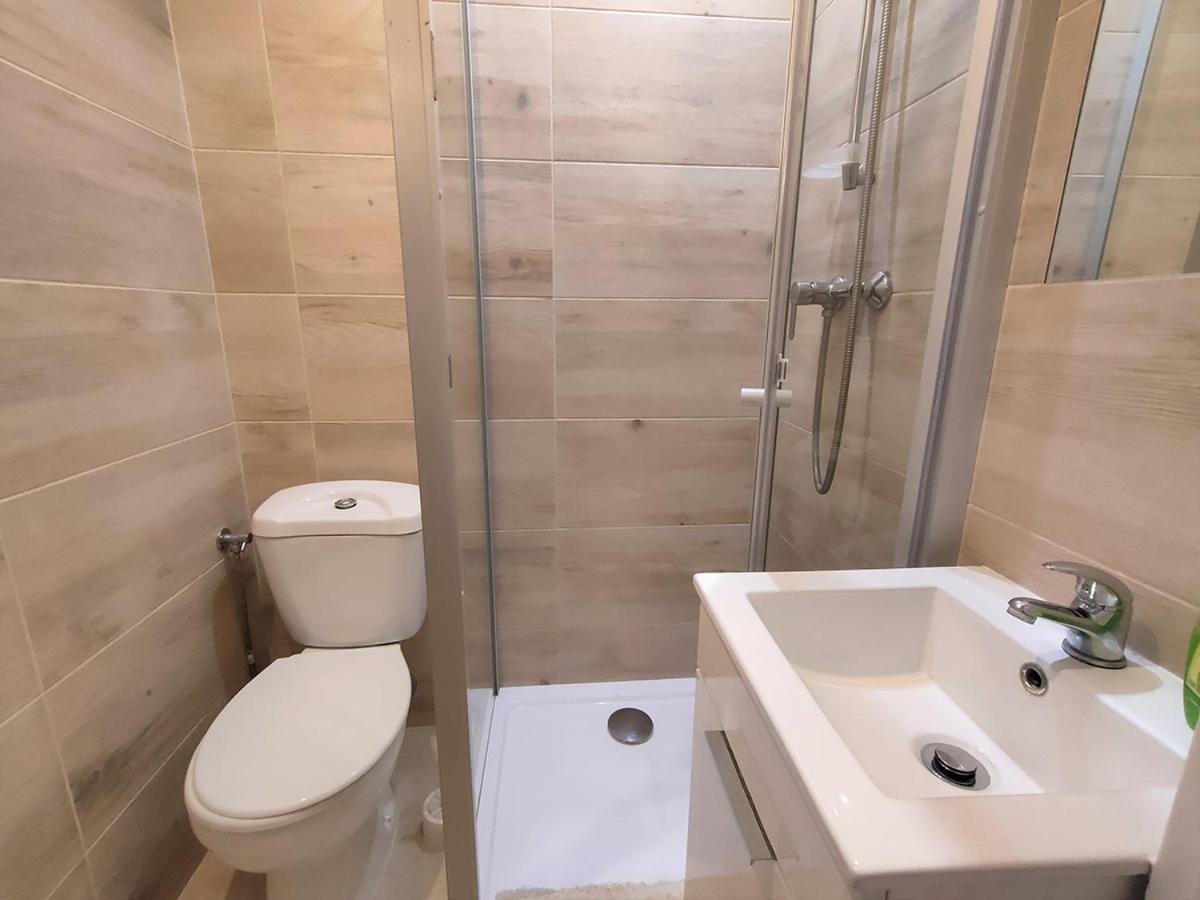 Bed and Breakfast Stajnia Pod Debem Starachowice Esterno foto