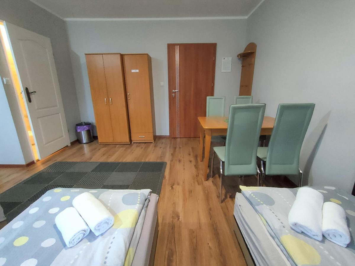 Bed and Breakfast Stajnia Pod Debem Starachowice Esterno foto