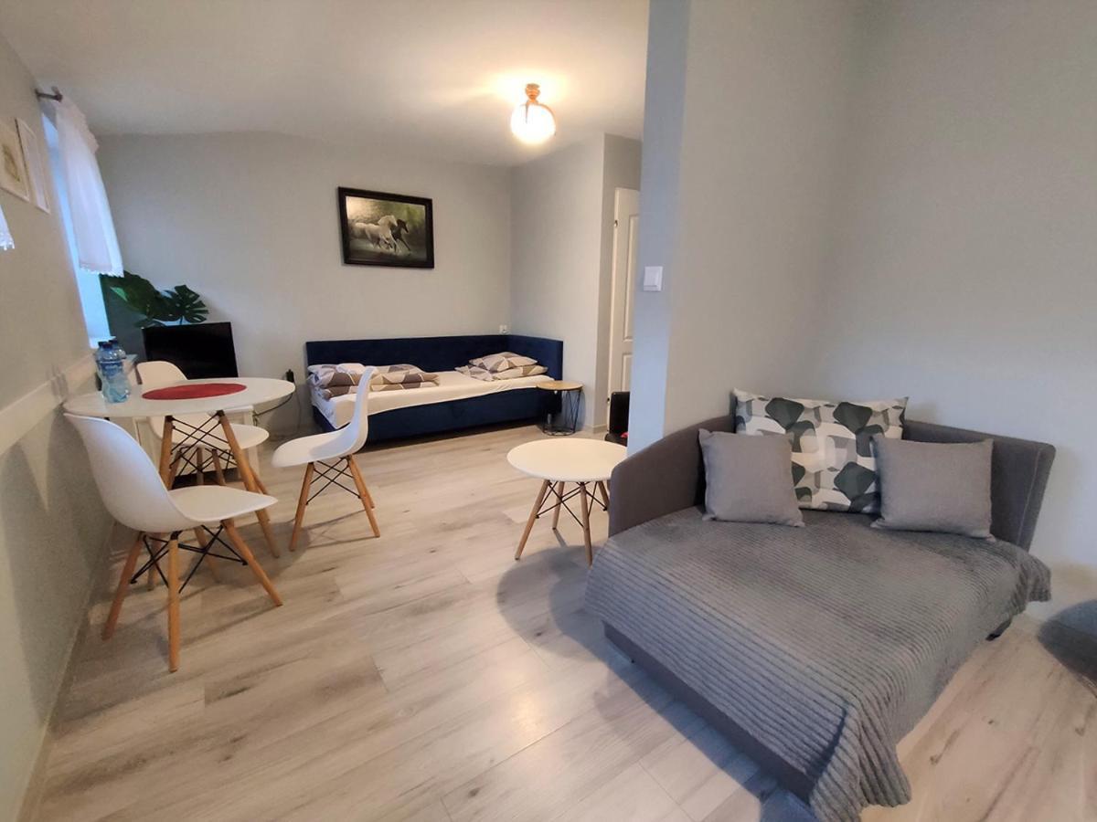 Bed and Breakfast Stajnia Pod Debem Starachowice Esterno foto