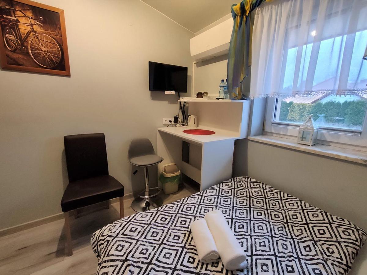 Bed and Breakfast Stajnia Pod Debem Starachowice Esterno foto