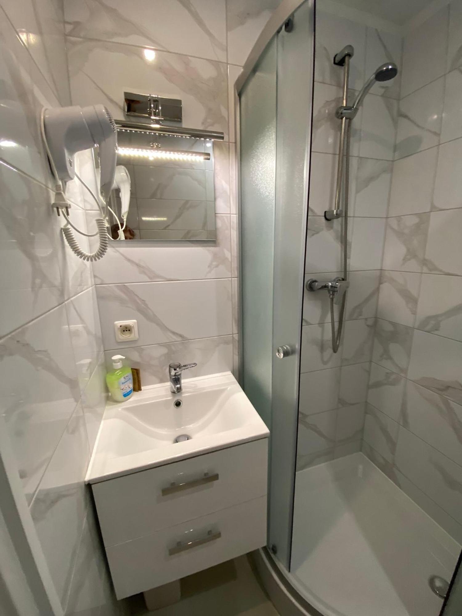 Bed and Breakfast Stajnia Pod Debem Starachowice Esterno foto